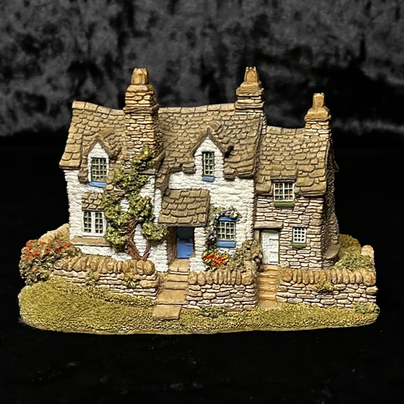 Lilliput Lane | Puffin Row | England Collection - Picture 2 of 16
